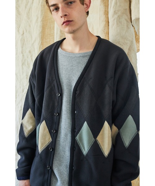AlexanderLeeChang（アレキサンダーリーチャン）の「AlexanderLeeChang アレキサンダーリーチャン / ARGYLE FLEECE CARDIGAN アーガイルフリースカーディガン / AC032103（カーディガン/ボレロ・メンズ・サンドベージュ/ブラック・3/2）」の4枚目の写真