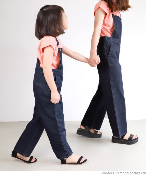coca(coca)(コカ)の「キッズ 親子お揃いセミワイドデニムベイカーサロペット(サロペット/オーバーオール・キッズ・インディゴブルー・100/110/120/130)」の9枚目の写真