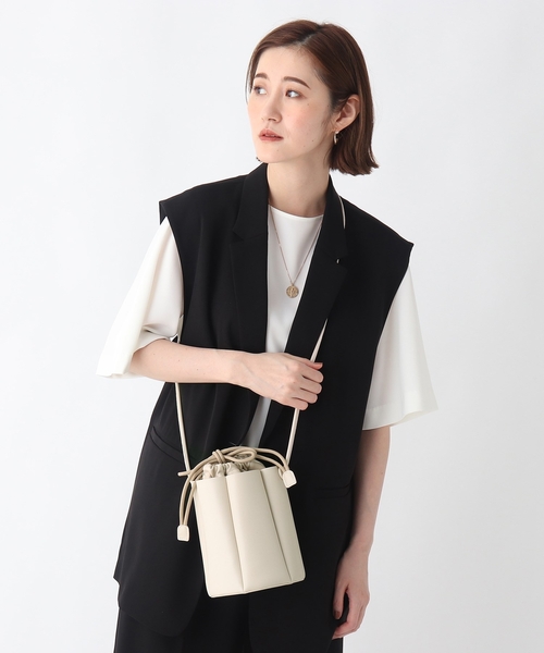 OPAQUE.CLIP（オペークドットクリップ）の「◆カヌレプリーツショルダーバッグ【2WAY】（ショルダーバッグ・レディース・マスタード/オフホワイト/ベージュ・00）」の2枚目の写真