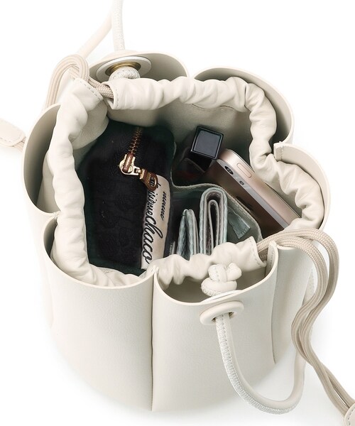 OPAQUE.CLIP（オペークドットクリップ）の「◆カヌレプリーツショルダーバッグ【2WAY】（ショルダーバッグ・レディース・マスタード/オフホワイト/ベージュ・00）」の10枚目の写真