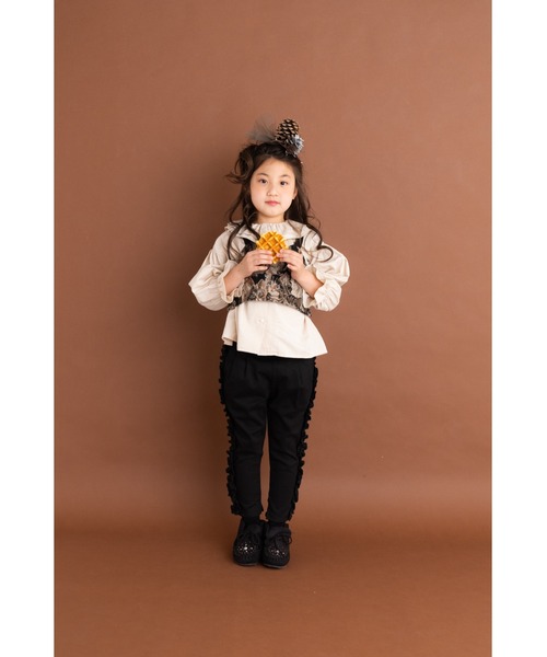 nino(ニノ)の「フリル衿&ボリューム袖ブラウス(シャツ/ブラウス・キッズ・ホワイト/ベージュ・130cm/140cm/150cm)」の19枚目の写真