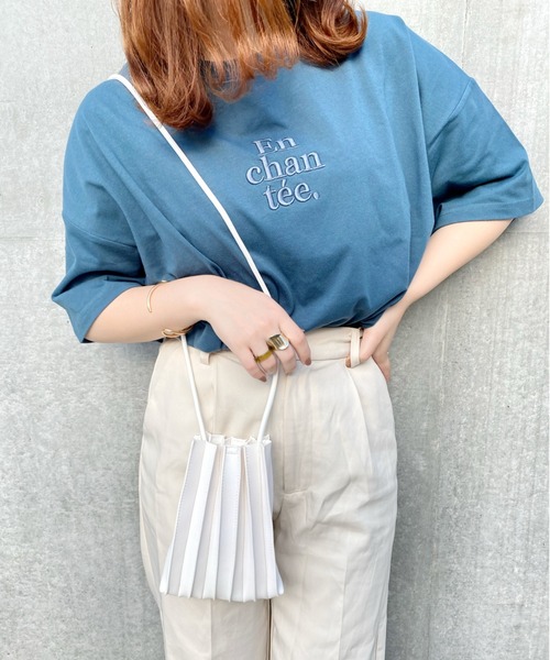 nemne store（ネンネストア）の「フェイクレザープリーツショルダーバッグ（ショルダーバッグ・レディース・ホワイト/ブラック/ベージュ/ブラウン・フリー）」の2枚目の写真