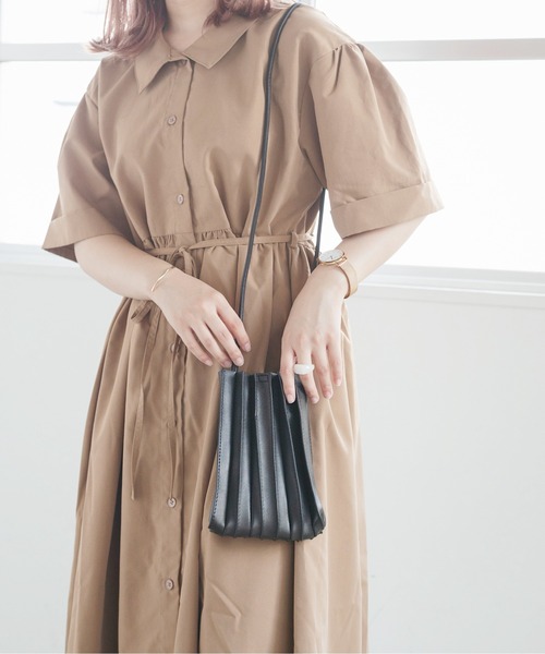 nemne store（ネンネストア）の「フェイクレザープリーツショルダーバッグ（ショルダーバッグ・レディース・ホワイト/ブラック/ベージュ/ブラウン・フリー）」の6枚目の写真