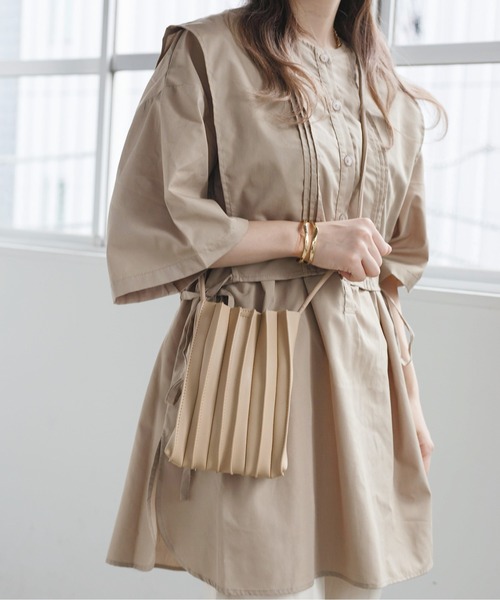 nemne store（ネンネストア）の「フェイクレザープリーツショルダーバッグ（ショルダーバッグ・レディース・ホワイト/ブラック/ベージュ/ブラウン・フリー）」の13枚目の写真