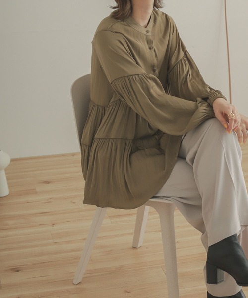 SENSE OF PLACE by URBAN RESEARCH（センスオブプレイスバイアーバンリサーチ）の「ティアードチュニックブラウス（シャツ/ブラウス・レディース・ライトベージュ/カーキ/ブラック/ラベンダー・ONE）」の4枚目の写真