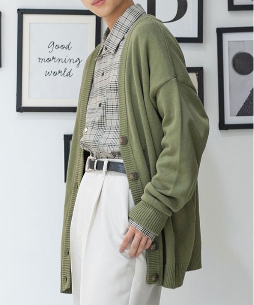 PairPair(ペアペア)の「ベーシックニットカーディガン(ユニセックス)(カーディガン/ボレロ・レディース・ブラック/ライトカーキ/ブラウン/グレイッシュブルー/マスタード・FREE)」の17枚目の写真