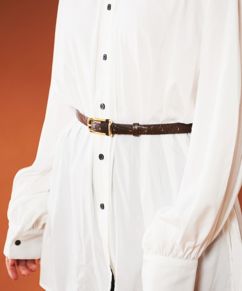 FUMIE TANAKA(フミエタナカ)の「【FUMIE=TANAKA×Lui's FEMME / フミエ タナカ×ルイス ファム】 Belt 型押し細ベルト(ベルト・レディース・カーキ・FREE)」の4枚目の写真
