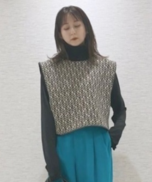LILY BROWN(リリーブラウン)の「パッカリングルーズシアートップス(Tシャツ/カットソー・レディース・ベージュ/ブラック/ブラウン/ミント・FREE)」の2枚目の写真