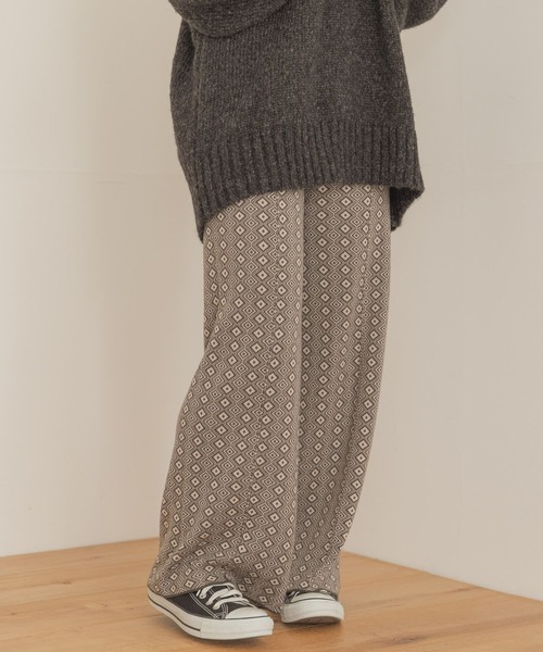 ITEMS URBANRESEARCH(アイテムズ アーバンリサーチ)の「ジャガードニットパンツ(その他パンツ・レディース・ブラウン/グリーン/モカ・FREE)」の5枚目の写真