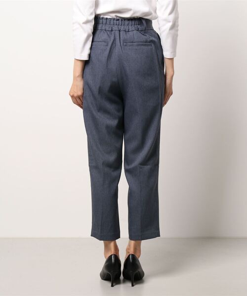 Te chichi（テチチ）の「へリンボーンタックテーパードパンツ（その他パンツ・レディース・グレー/ブルー・SMALL/MEDIUM）」の4枚目の写真