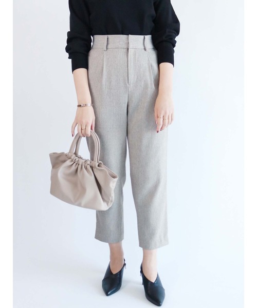Te chichi（テチチ）の「へリンボーンタックテーパードパンツ（その他パンツ・レディース・グレー/ブルー・SMALL/MEDIUM）」の2枚目の写真