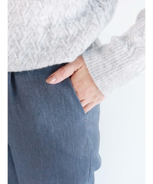 Te chichi（テチチ）の「へリンボーンタックテーパードパンツ（その他パンツ・レディース・グレー/ブルー・SMALL/MEDIUM）」の6枚目の写真