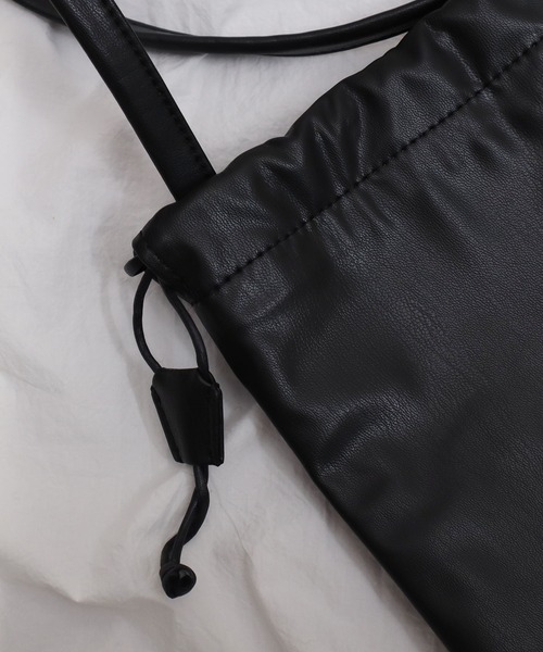 fig Ｌondon（フィグロンドン）の「apple leather KINCHAKU（ショルダーバッグ・レディース・ブラック/オレンジ・FREE）」の9枚目の写真