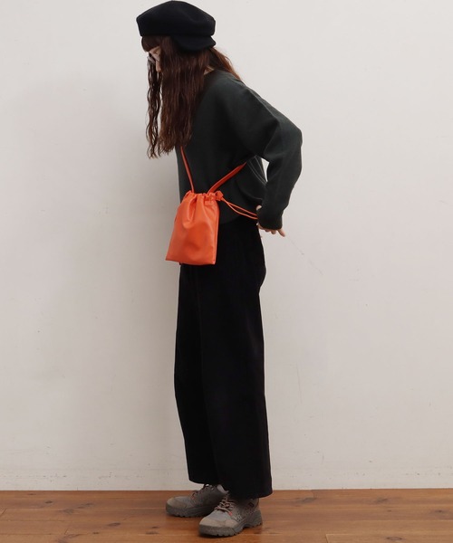 fig Ｌondon（フィグロンドン）の「apple leather KINCHAKU（ショルダーバッグ・レディース・ブラック/オレンジ・FREE）」の19枚目の写真