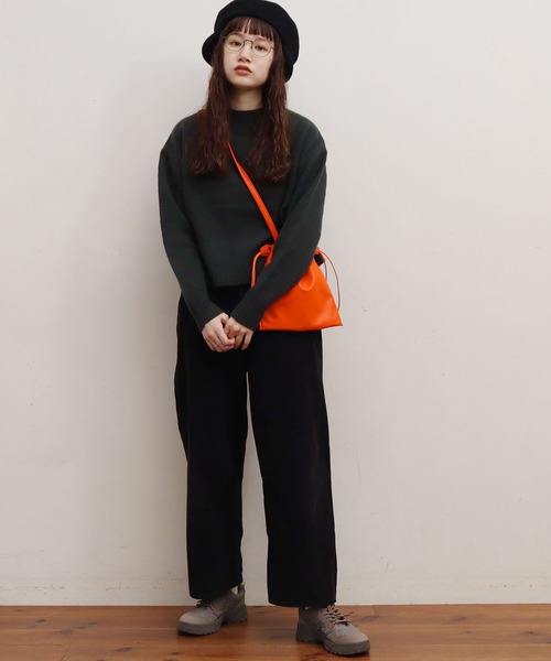 fig Ｌondon（フィグロンドン）の「apple leather KINCHAKU（ショルダーバッグ・レディース・ブラック/オレンジ・FREE）」の12枚目の写真