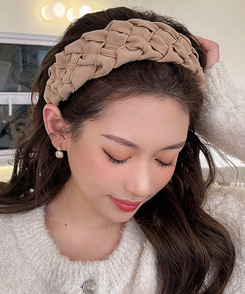 c.u.l（シーユーエル）の「【c.u.l】編み込み風ボリュームカチューシャ cula328（カチューシャ・レディース・アイボリー/ピンク/ブラック/ベージュ/ブルー・FREE）」の3枚目の写真