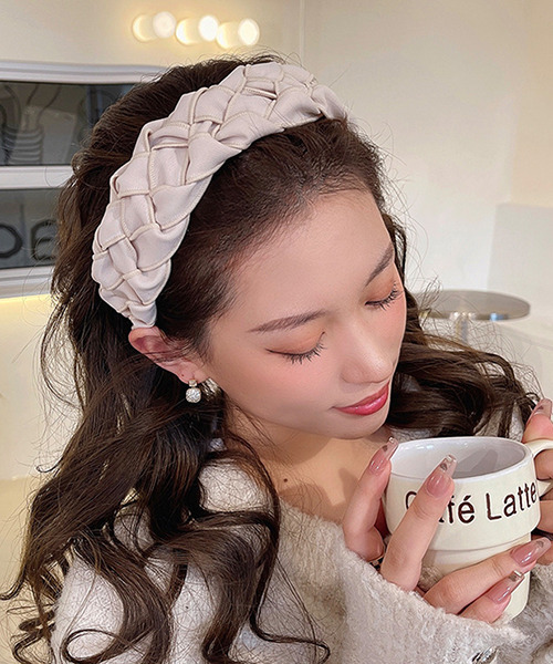 c.u.l（シーユーエル）の「【c.u.l】編み込み風ボリュームカチューシャ cula328（カチューシャ・レディース・アイボリー/ピンク/ブラック/ベージュ/ブルー・FREE）」の7枚目の写真