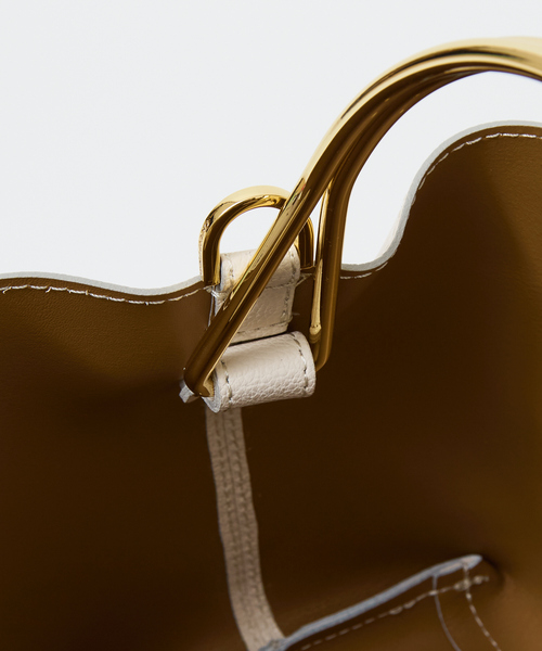 VIOLAd'ORO（ヴィオラドーロ）の「【VIOLAd’ORO】SYDNEY（ハンドバッグ・レディース・オフホワイト/チャコールグレー・フリー）」の13枚目の写真