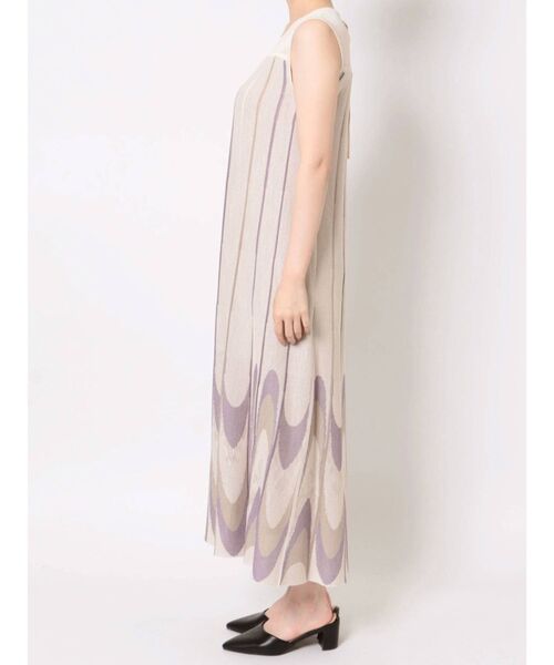 LAGUNAMOON（ラグナムーン）の「ウェーブジャガードニットワンピース（ワンピース・レディース・パープル/イエロー・SMALL/MEDIUM）」の17枚目の写真