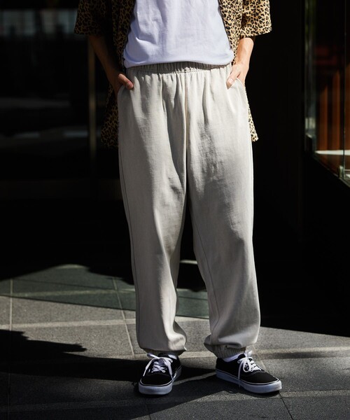 FREAK'S STORE（フリークスストア）の「FREAK'S STORE/フリークスストア ピグメント ライトウェイト スウェットパンツ/天竺素材 ロングパンツ コットンパンツ（スウェットパンツ・メンズ・アッシュグレー/グリーン/スミクロ/グレイッシュベージュ・SMALL/MEDIUM/LARGE）」の3枚目の写真