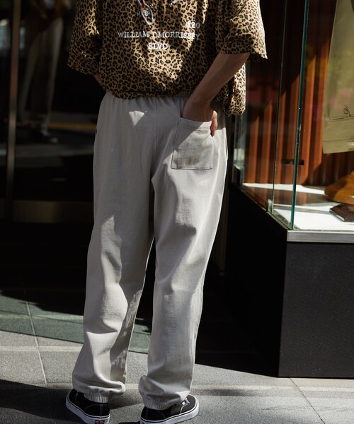 FREAK'S STORE（フリークスストア）の「FREAK'S STORE/フリークスストア ピグメント ライトウェイト スウェットパンツ/天竺素材 ロングパンツ コットンパンツ（スウェットパンツ・メンズ・アッシュグレー/グリーン/スミクロ/グレイッシュベージュ・SMALL/MEDIUM/LARGE）」の13枚目の写真