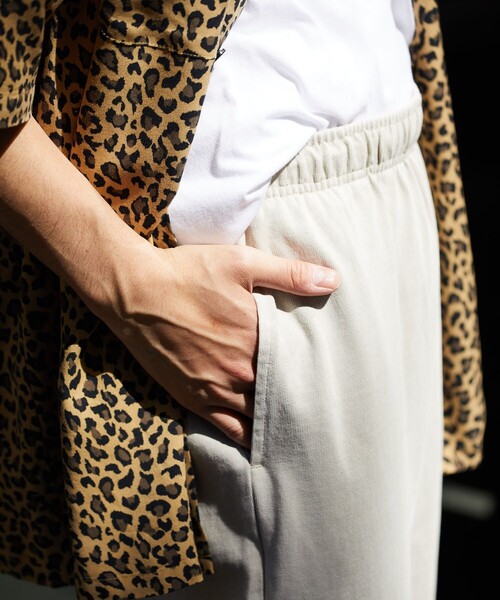 FREAK'S STORE（フリークスストア）の「FREAK'S STORE/フリークスストア ピグメント ライトウェイト スウェットパンツ/天竺素材 ロングパンツ コットンパンツ（スウェットパンツ・メンズ・アッシュグレー/グリーン/スミクロ/グレイッシュベージュ・SMALL/MEDIUM/LARGE）」の6枚目の写真