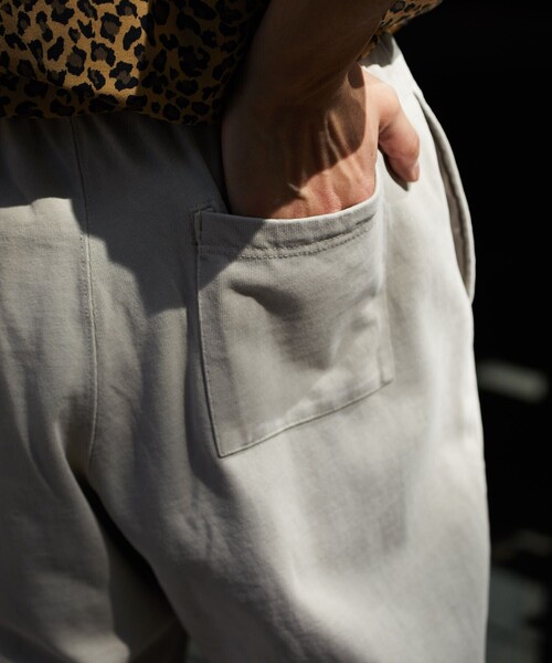 FREAK'S STORE（フリークスストア）の「FREAK'S STORE/フリークスストア ピグメント ライトウェイト スウェットパンツ/天竺素材 ロングパンツ コットンパンツ（スウェットパンツ・メンズ・アッシュグレー/グリーン/スミクロ/グレイッシュベージュ・SMALL/MEDIUM/LARGE）」の16枚目の写真