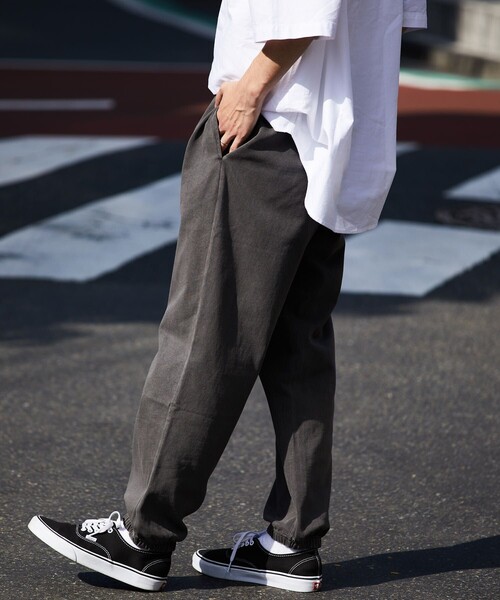 FREAK'S STORE（フリークスストア）の「FREAK'S STORE/フリークスストア ピグメント ライトウェイト スウェットパンツ/天竺素材 ロングパンツ コットンパンツ（スウェットパンツ・メンズ・アッシュグレー/グリーン/スミクロ/グレイッシュベージュ・SMALL/MEDIUM/LARGE）」の22枚目の写真