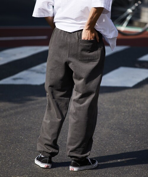 FREAK'S STORE（フリークスストア）の「FREAK'S STORE/フリークスストア ピグメント ライトウェイト スウェットパンツ/天竺素材 ロングパンツ コットンパンツ（スウェットパンツ・メンズ・アッシュグレー/グリーン/スミクロ/グレイッシュベージュ・SMALL/MEDIUM/LARGE）」の14枚目の写真