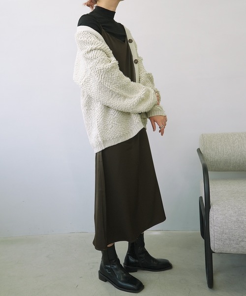 c.u.l（シーユーエル）の「Vネックサテンキャミソールワンピース culw240（ワンピース・レディース・ブラック/ブラウン/ベージュ・L/M）」の9枚目の写真