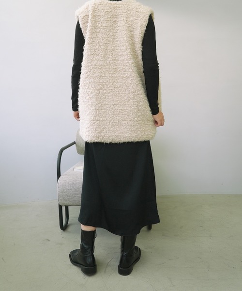 c.u.l（シーユーエル）の「Vネックサテンキャミソールワンピース culw240（ワンピース・レディース・ブラック/ブラウン/ベージュ・L/M）」の13枚目の写真