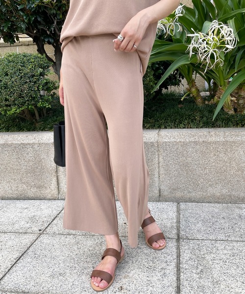 StyleSea（スタイルシー）の「クロップドワイドスリットパンツ（その他パンツ・レディース・ブラック/ベージュ・FREE）」の3枚目の写真