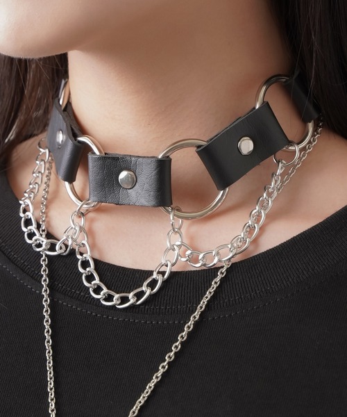 SPINNS（スピンズ）の「4連チェーン フェイクレザーチョーカー（チョーカー・レディース・ブラック・ONESIZE）」の5枚目の写真