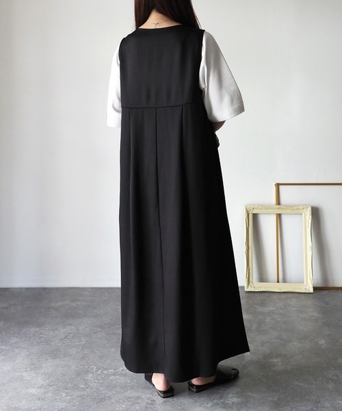 Riberry（リベリー）の「Vネック切替タックジャンパースカート（ジャンパースカート・レディース・ブラック/ダークグリーン/ベージュ・MEDIUM）」の15枚目の写真