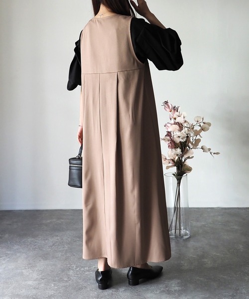 Riberry（リベリー）の「Vネック切替タックジャンパースカート（ジャンパースカート・レディース・ブラック/ダークグリーン/ベージュ・MEDIUM）」の7枚目の写真