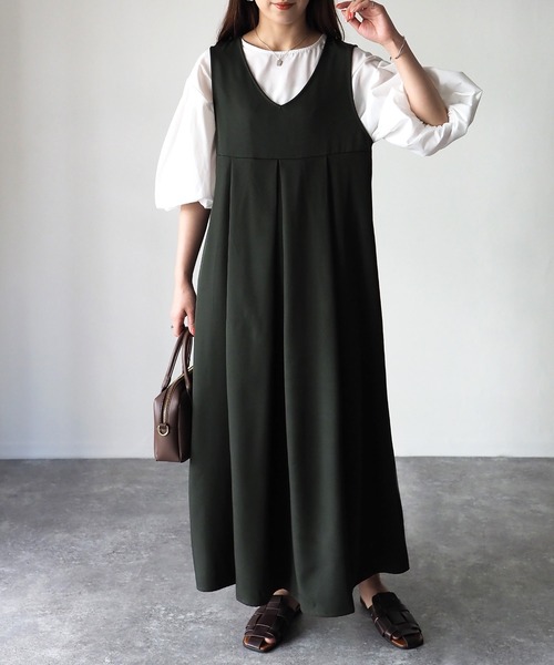 Riberry（リベリー）の「Vネック切替タックジャンパースカート（ジャンパースカート・レディース・ブラック/ダークグリーン/ベージュ・MEDIUM）」の8枚目の写真