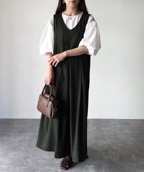 Riberry（リベリー）の「Vネック切替タックジャンパースカート（ジャンパースカート・レディース・ブラック/ダークグリーン/ベージュ・MEDIUM）」の9枚目の写真