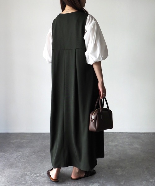 Riberry（リベリー）の「Vネック切替タックジャンパースカート（ジャンパースカート・レディース・ブラック/ダークグリーン/ベージュ・MEDIUM）」の11枚目の写真