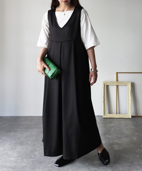 Riberry（リベリー）の「Vネック切替タックジャンパースカート（ジャンパースカート・レディース・ブラック/ダークグリーン/ベージュ・MEDIUM）」の12枚目の写真