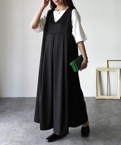 Riberry（リベリー）の「Vネック切替タックジャンパースカート（ジャンパースカート・レディース・ブラック/ダークグリーン/ベージュ・MEDIUM）」の13枚目の写真