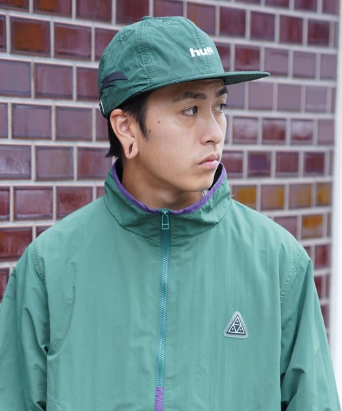 HUF（ハフ）の「HUF(ハフ) キルティング ロゴ刺繍 ベースボールキャップ（キャップ・メンズ・ベージュ/グリーン・FREE）」の16枚目の写真