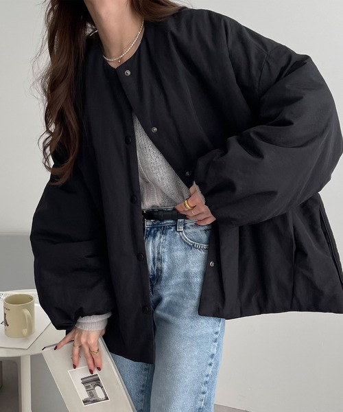 andme（アンドミー）の「サイドファスナーノーカラー中綿ダウンジャケット（ダウンジャケット/コート・レディース・ブラック/アイボリー/ライトカーキ・M/S）」の18枚目の写真