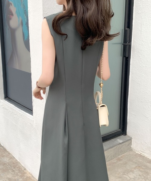 ABITOKYO(アビトーキョー)の「フロントタックスキッパネックフレアワンピース(ワンピース・レディース・ベージュ/ダークブラウン/ブラック/ブルー/チャコールグレー/カーキ/グレイッシュベージュ・S/M)」の17枚目の写真
