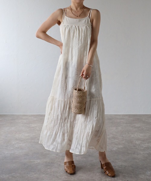 ap retro（アプレトロ）の「シアークリンクルキャミワンピース（ワンピース・レディース・ブラック/アイボリー/グレイッシュベージュ・FREE）」の2枚目の写真