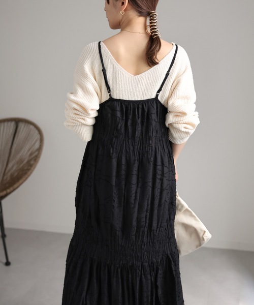 ap retro（アプレトロ）の「シアークリンクルキャミワンピース（ワンピース・レディース・ブラック/アイボリー/グレイッシュベージュ・FREE）」の3枚目の写真