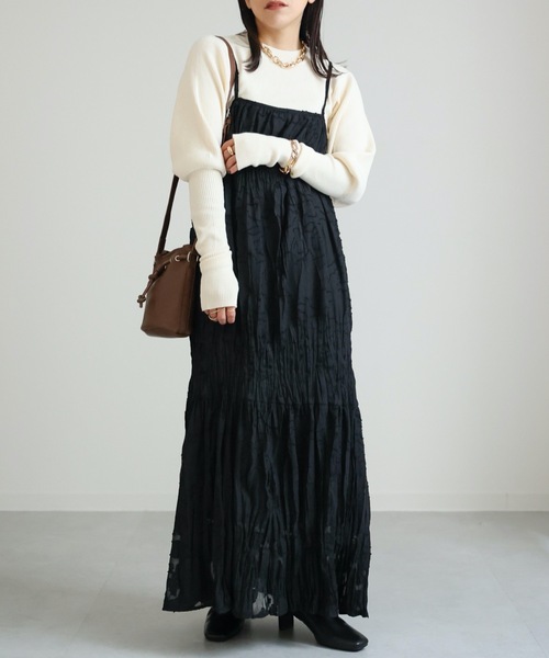 ap retro（アプレトロ）の「シアークリンクルキャミワンピース（ワンピース・レディース・ブラック/アイボリー/グレイッシュベージュ・FREE）」の11枚目の写真