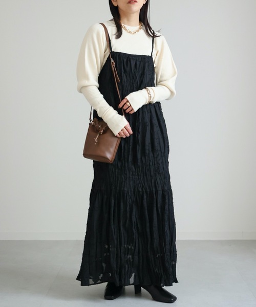 ap retro（アプレトロ）の「シアークリンクルキャミワンピース（ワンピース・レディース・ブラック/アイボリー/グレイッシュベージュ・FREE）」の17枚目の写真