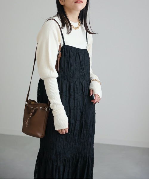 ap retro（アプレトロ）の「シアークリンクルキャミワンピース（ワンピース・レディース・ブラック/アイボリー/グレイッシュベージュ・FREE）」の18枚目の写真