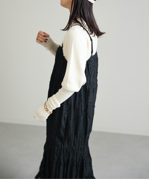 ap retro（アプレトロ）の「シアークリンクルキャミワンピース（ワンピース・レディース・ブラック/アイボリー/グレイッシュベージュ・FREE）」の6枚目の写真