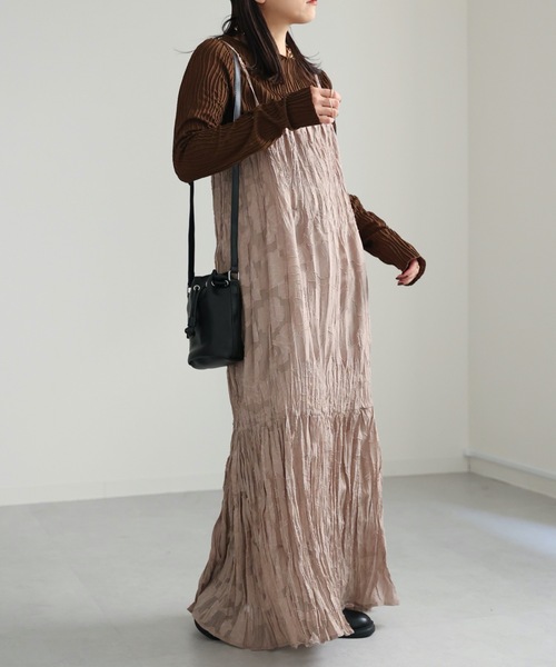 ap retro（アプレトロ）の「シアークリンクルキャミワンピース（ワンピース・レディース・ブラック/アイボリー/グレイッシュベージュ・FREE）」の13枚目の写真